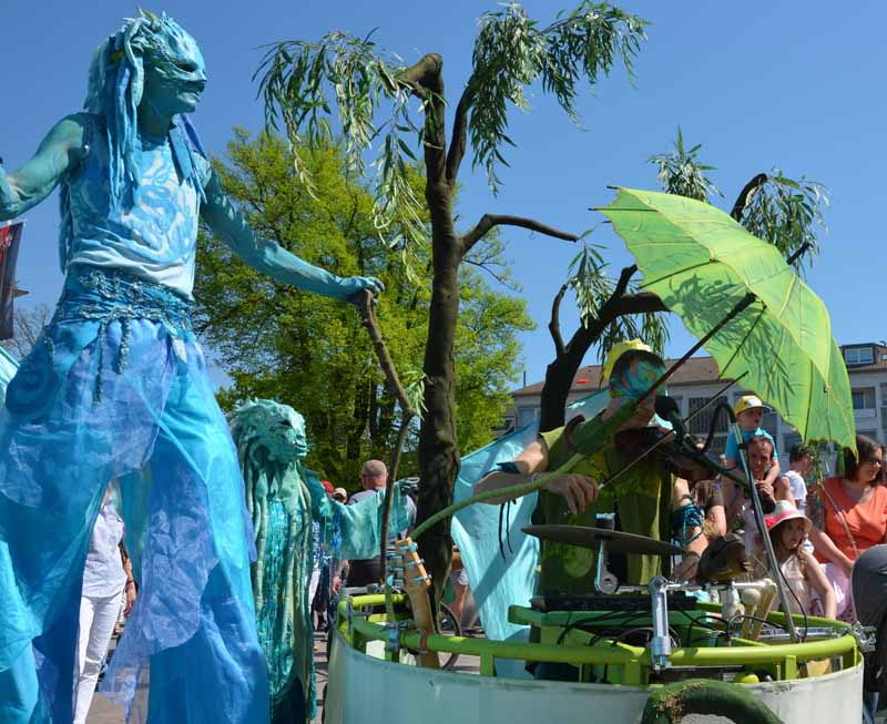 Wassermann, Wasserfrau, Musik -WalkingAct, Stelzenlauf