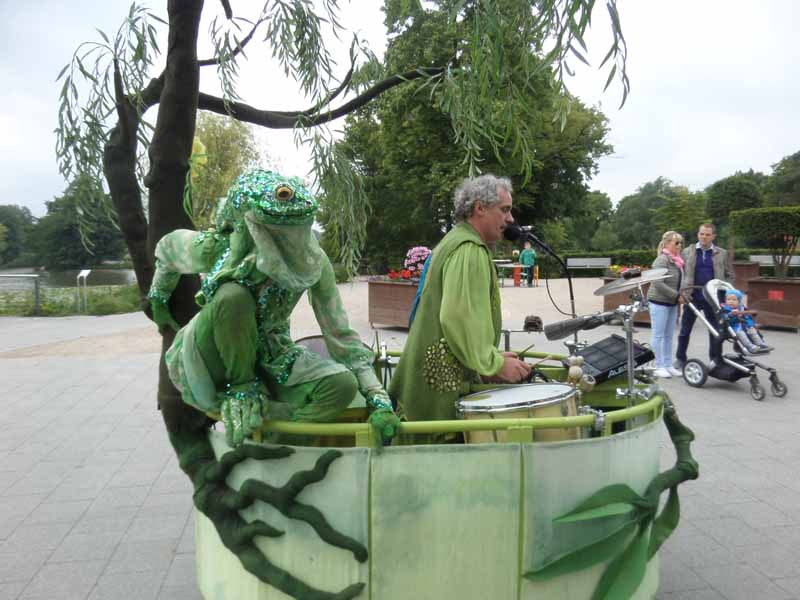 Frosch und Bonsai Beat Boat