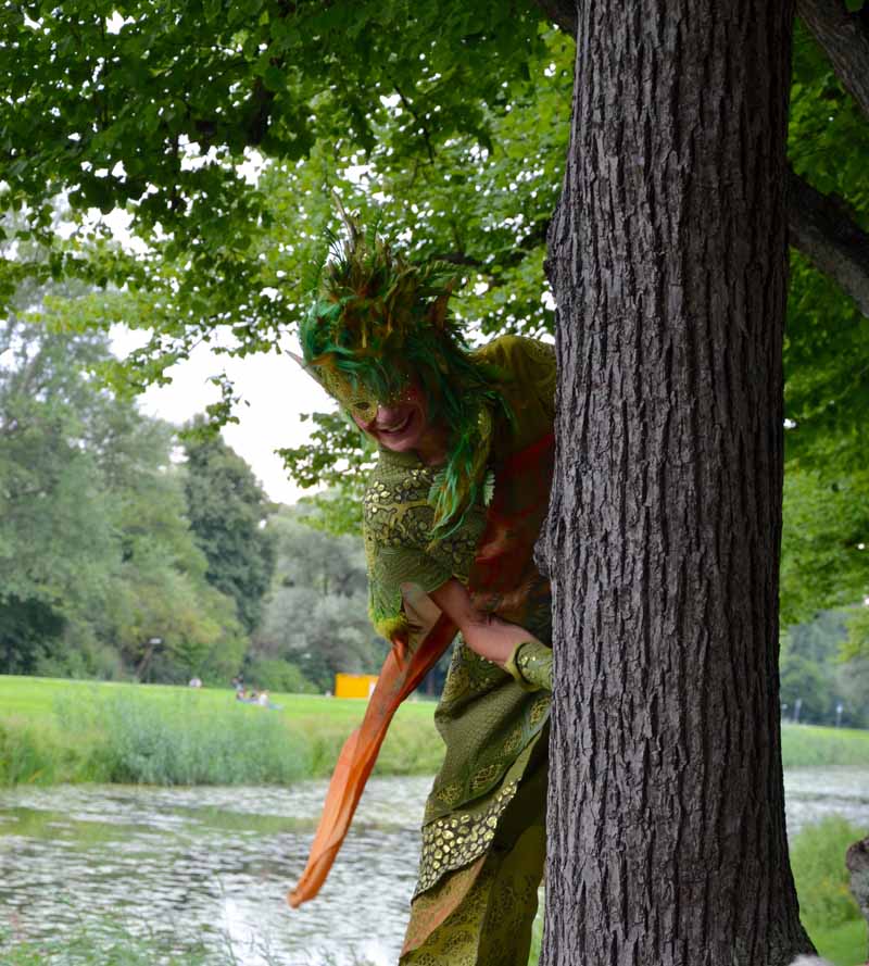 Stelzenlauf Bäume, Waldfest, kleines Fest im großen Garten