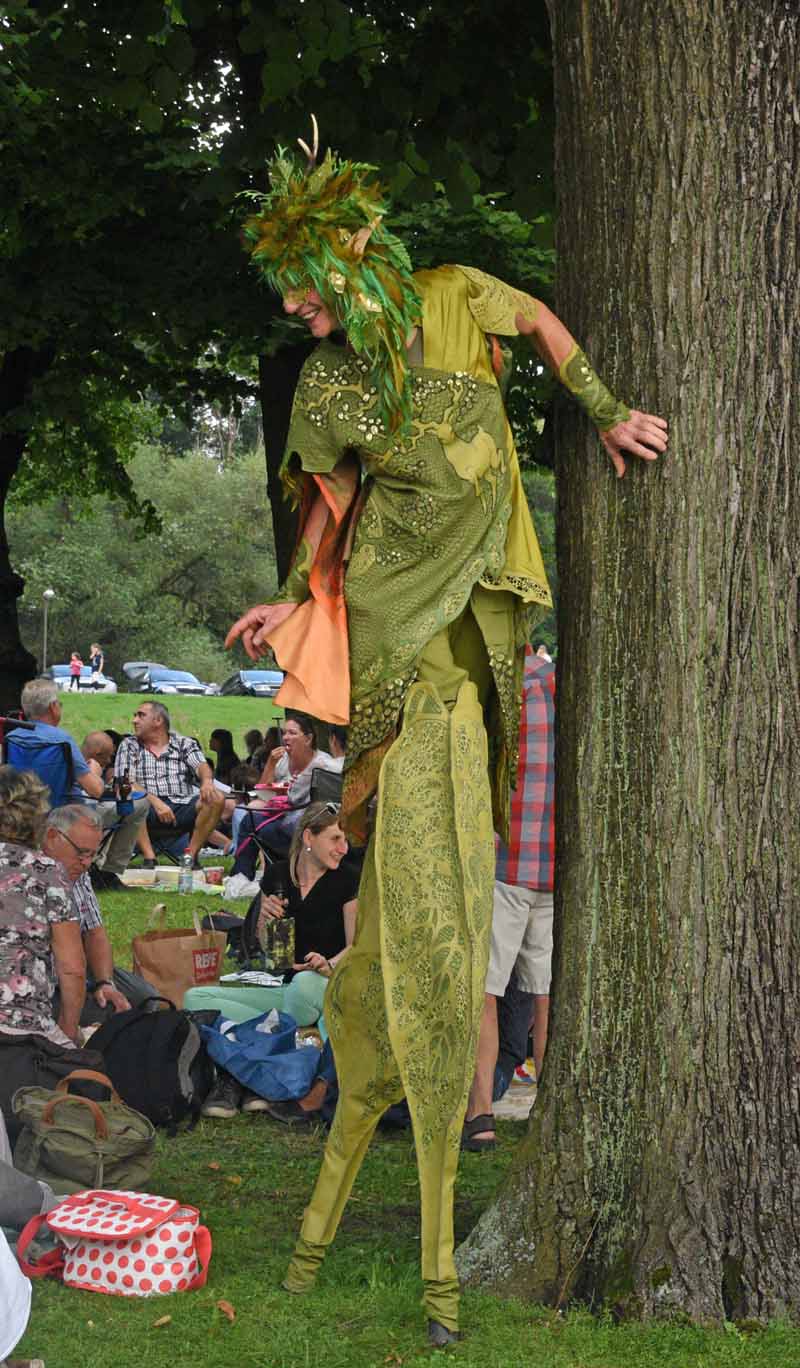 Stelzen Walkact, Waldelf, kleines Fest im großen Garten , Hannover