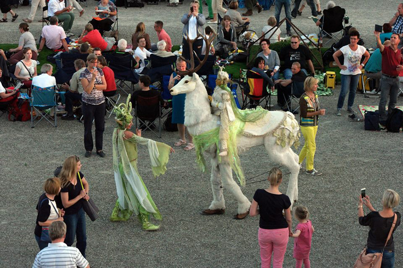 Weisser Hirsch und Waldelfe Hellevi, Feuerswerks-Festival Hannover