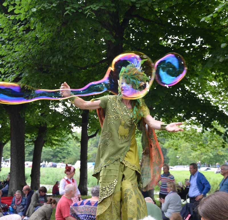 Waldelf, Riesenseifenblasen, Schlossfest, Parkfest, Stelzentanz