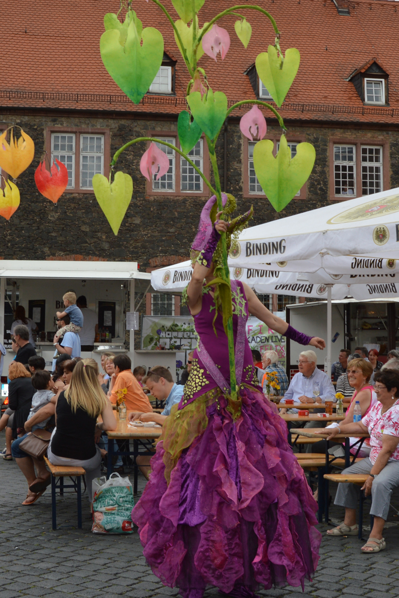 Stelzenläufer mit Licht, Lamboyfest Hanau