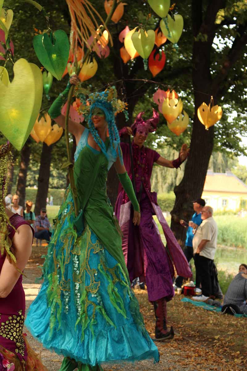 Stelzenläufer Parade der Lichtwesen, Kleines Fest im großen Garten Hannover