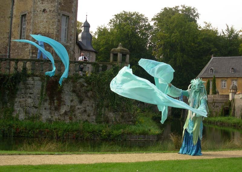 Wasserfrau Pantao, Schloss Dyck, Wasser Tanz  Walking Act