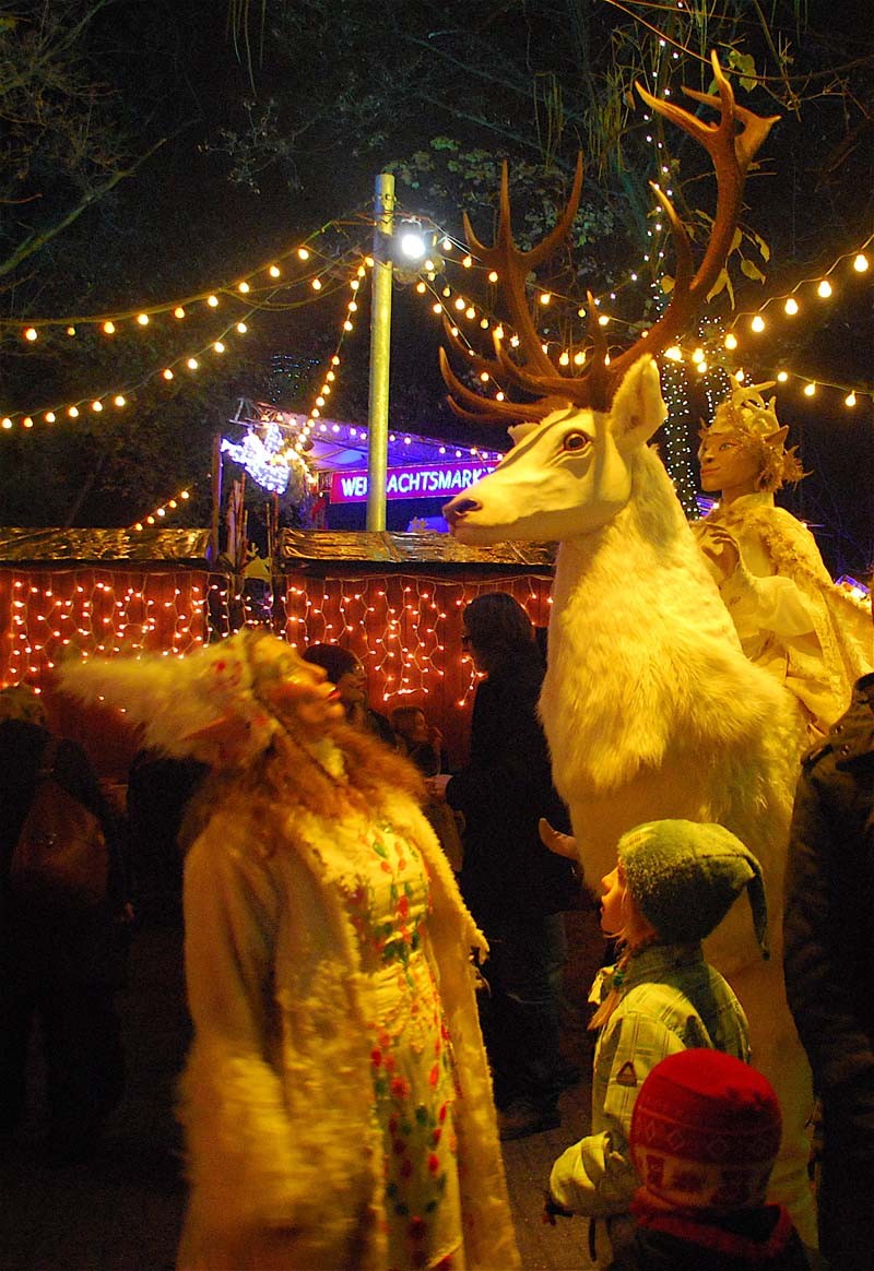 Weißer Hirsch und Winterelfe Mervi, Stadtgarten - Weihnachtsmarkt Köln, Pantao