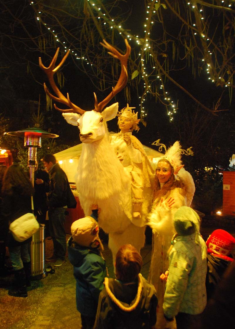 Weißer Hirsch und Winterelfe Mervi, Stadtgarten - Weihnachtsmarkt Köln, Pantao